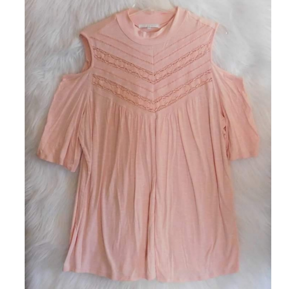 ♦️Cold shoulder pink top♦️